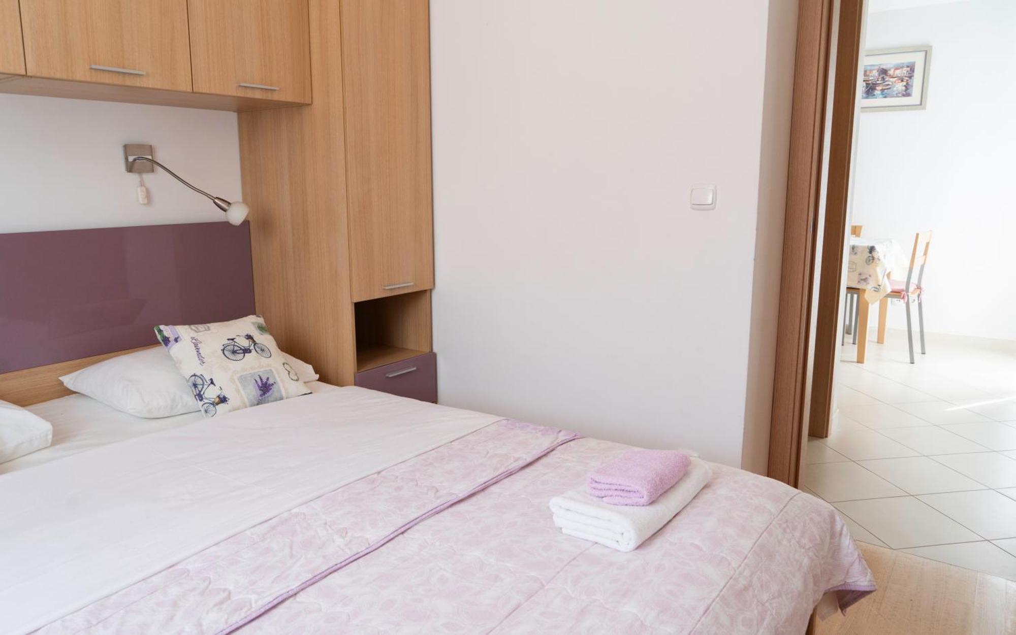 Apartments Lila Cres Room photo